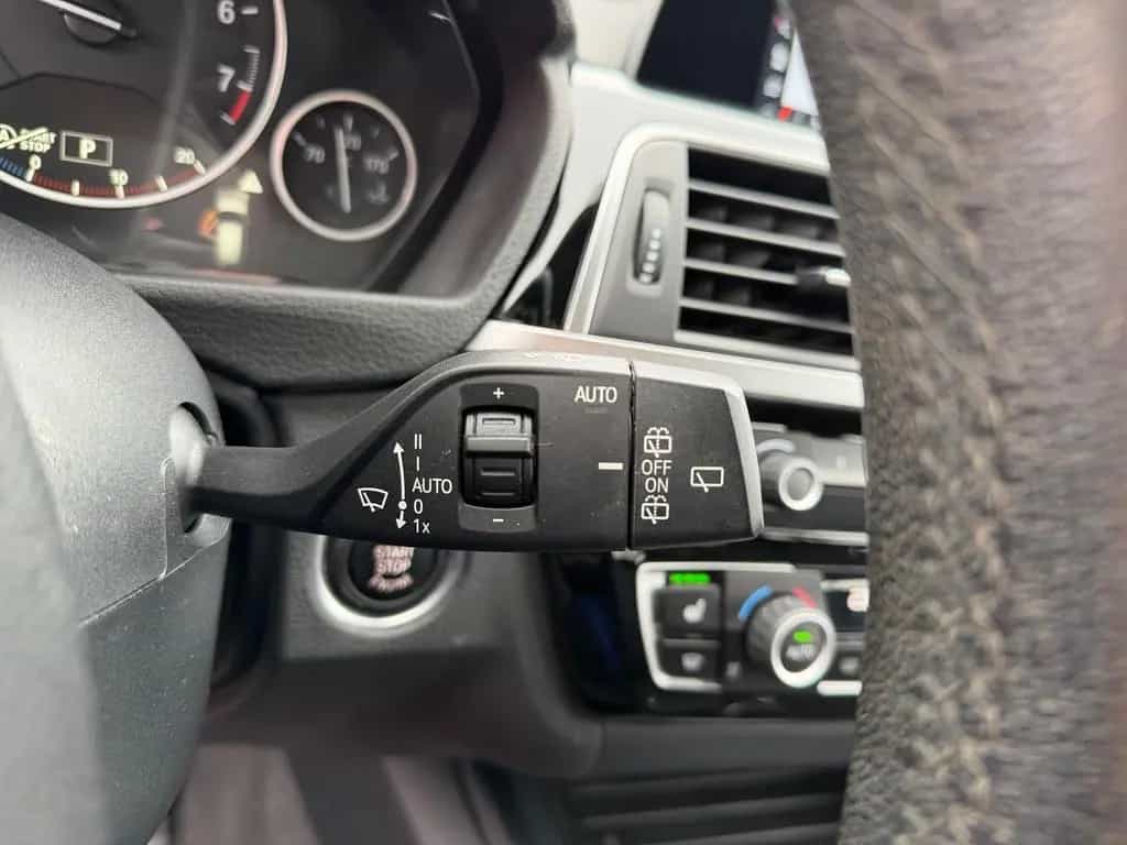 BMW 3 Series 320i Advantage Aut. LED Navi el. Heckklappe USB 06/2018-photo-19