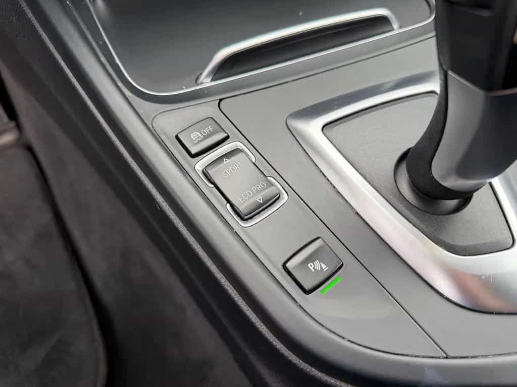BMW 3 Series 320i Advantage Aut. LED Navi el. Heckklappe USB 06/2018-photo-25