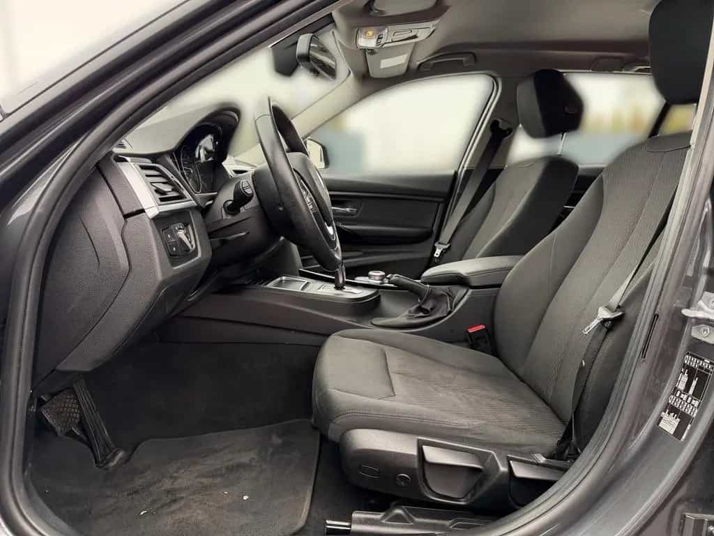 BMW 3 Series 320i Advantage Aut. LED Navi el. Heckklappe USB 06/2018-photo-9