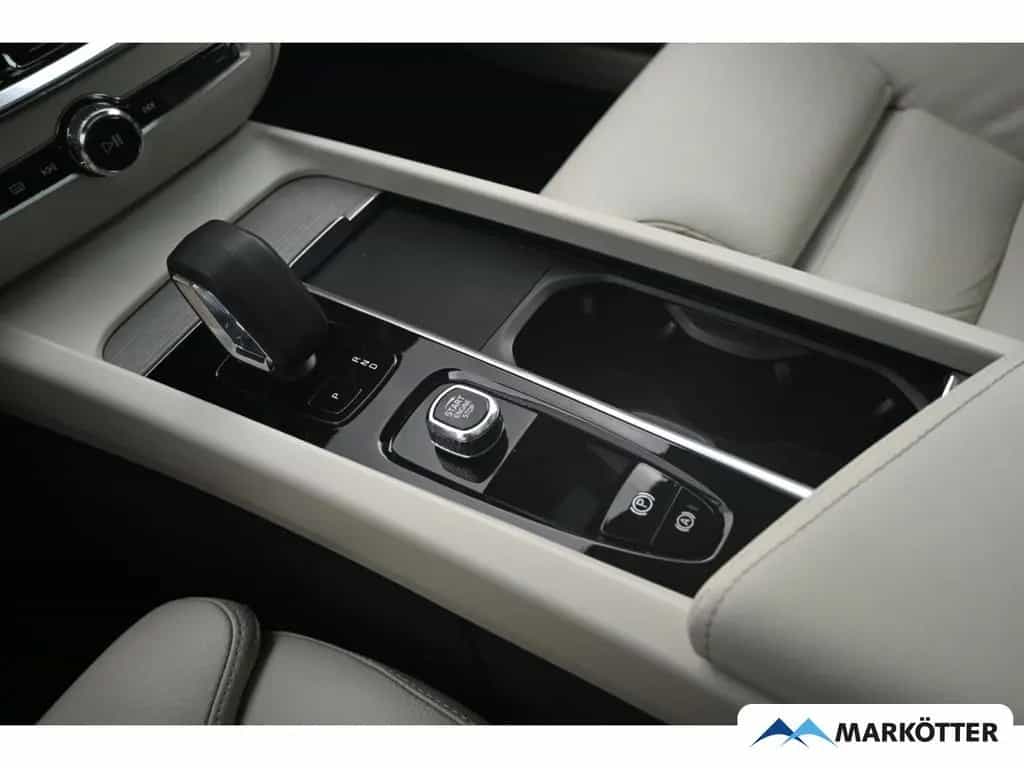 Volvo V60 B4 Plus Bright ACC/AHK/Memory/Schiebedach 12/2022-photo-27