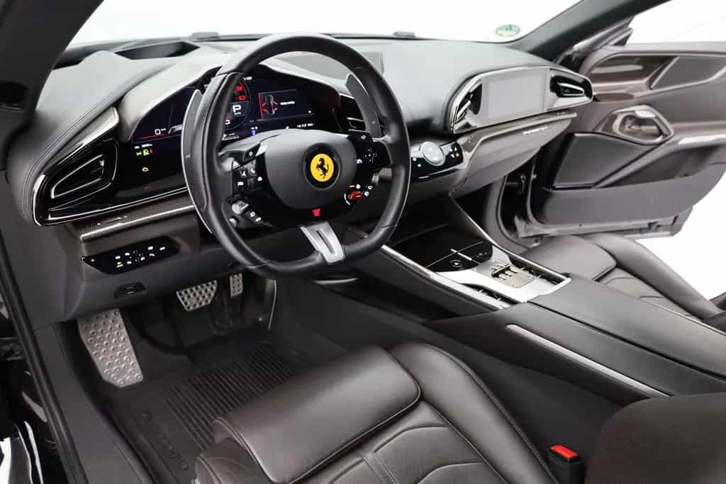 Ferrari Purosangue - FERRARI HAMBURG 12/2023-photo-18
