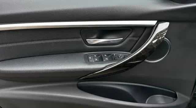 BMW 320 Lim. Luxury Line/Automatik/Leder/Navi/SSD/AHK 06/2018-photo-23