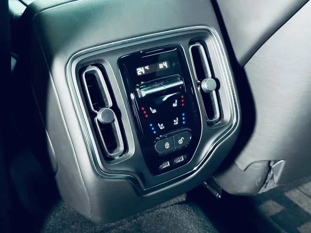 Aston Martin DBX *360*PANO*LUFT*AIR*KEYLESS* 04/2021-photo-39