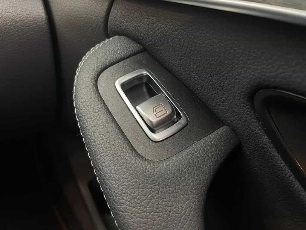 Mercedes-Benz C 300 BURMESTER*PANO*AHK*LED*PDC* 01/2021-photo-43