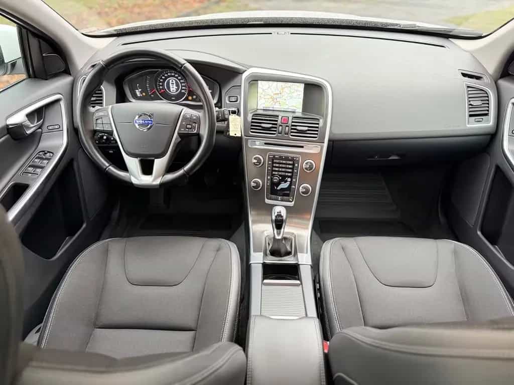 Volvo XC60 Momentum EU6/Panorama/Navi/1.Hand/73.500km 12/2014-photo-1