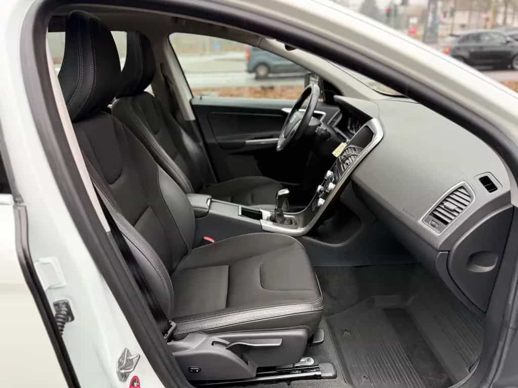 Volvo XC60 Momentum EU6/Panorama/Navi/1.Hand/73.500km 12/2014-photo-10