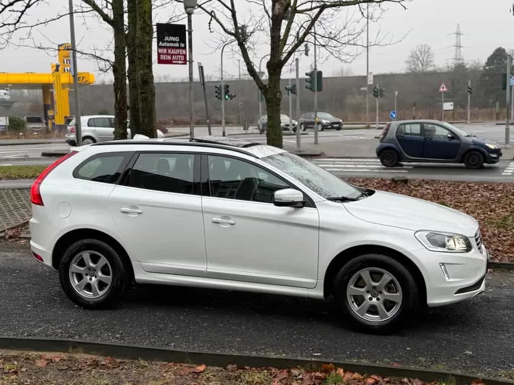Volvo XC60 Momentum EU6/Panorama/Navi/1.Hand/73.500km 12/2014-photo-2
