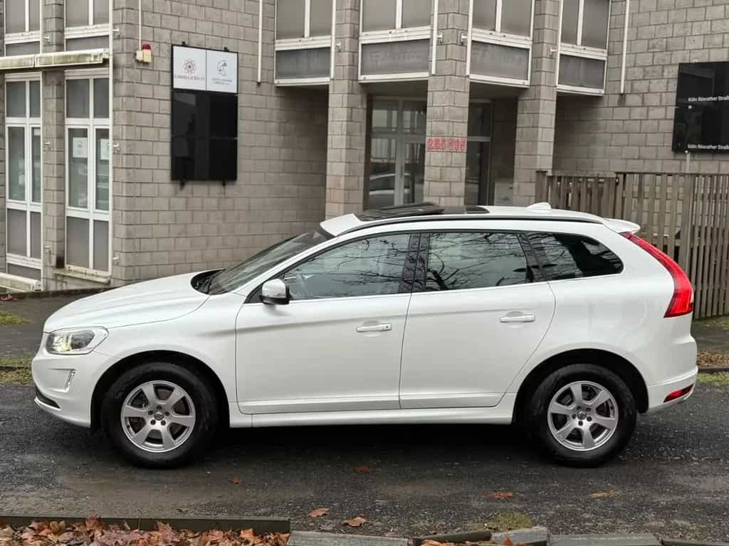 Volvo XC60 Momentum EU6/Panorama/Navi/1.Hand/73.500km 12/2014-photo-4