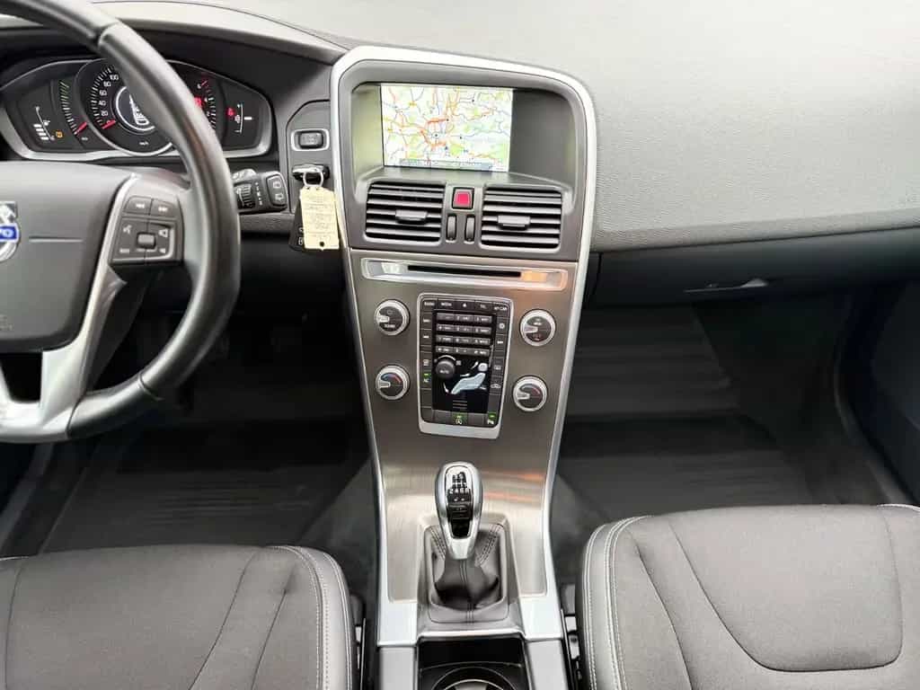 Volvo XC60 Momentum EU6/Panorama/Navi/1.Hand/73.500km 12/2014-photo-9