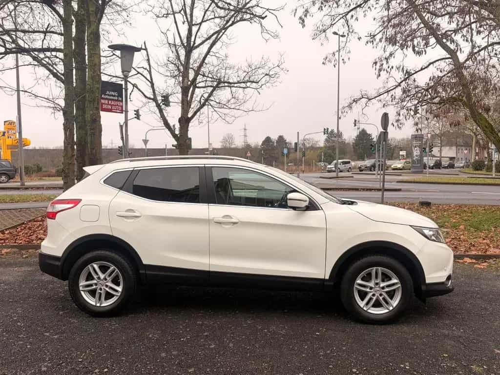 Nissan Qashqai Tekna/EU6/Automatik/Navi/Panorama/Leder 05/2016-photo-2