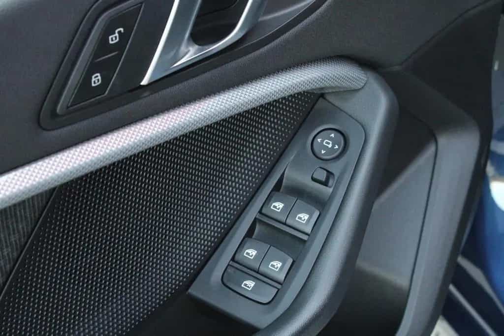 BMW 1 Series 118i *LIVE COCKPIT*LED*NAVI*PANORAMADACH*SHZ* 04/2021-photo-14