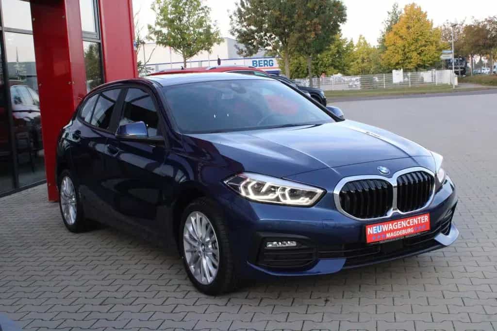 BMW 1 Series 118i *LIVE COCKPIT*LED*NAVI*PANORAMADACH*SHZ* 04/2021-photo-3