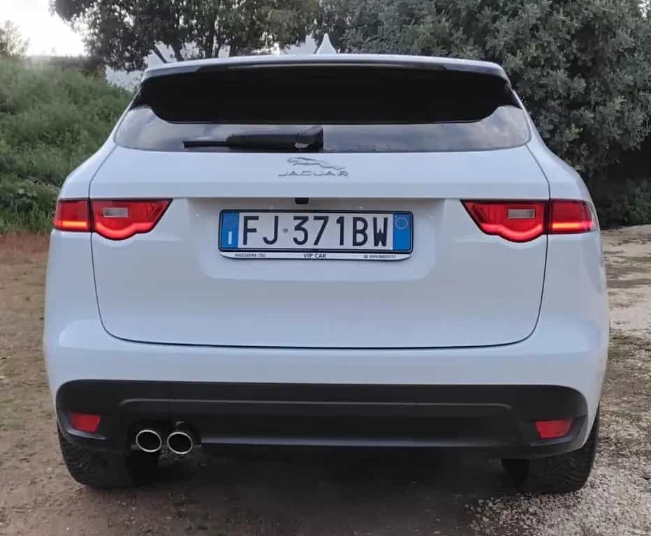 Jaguar F-Pace 2.0 D 180 CV AWD aut. R-Sport 07/2017-photo-10