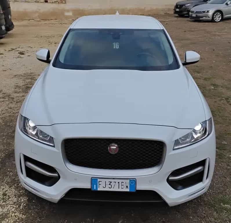 Jaguar F-Pace 2.0 D 180 CV AWD aut. R-Sport 07/2017-photo-3