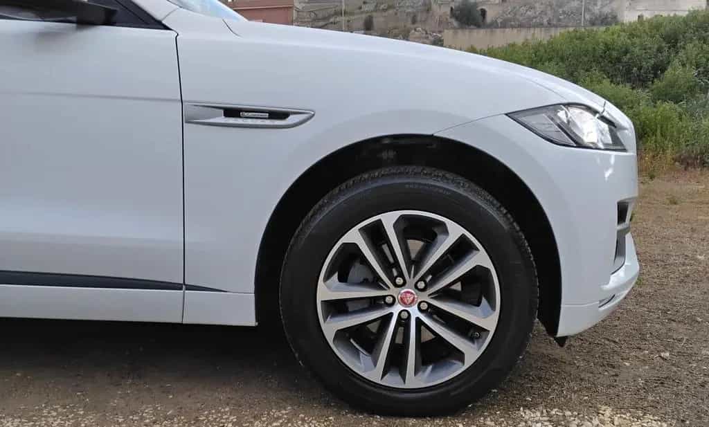 Jaguar F-Pace 2.0 D 180 CV AWD aut. R-Sport 07/2017-photo-6