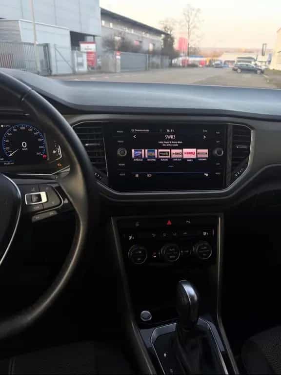 Volkswagen T-Roc 1.5 TSI 03/2020-photo-9