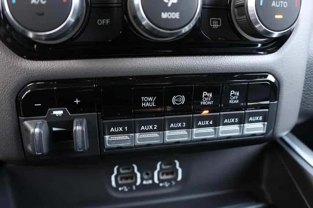 Dodge RAM 2500 6.7L Diesel 4x4/ACC/AHK/SHZ/LHZ/KAMERA/ 02/2020-photo-30