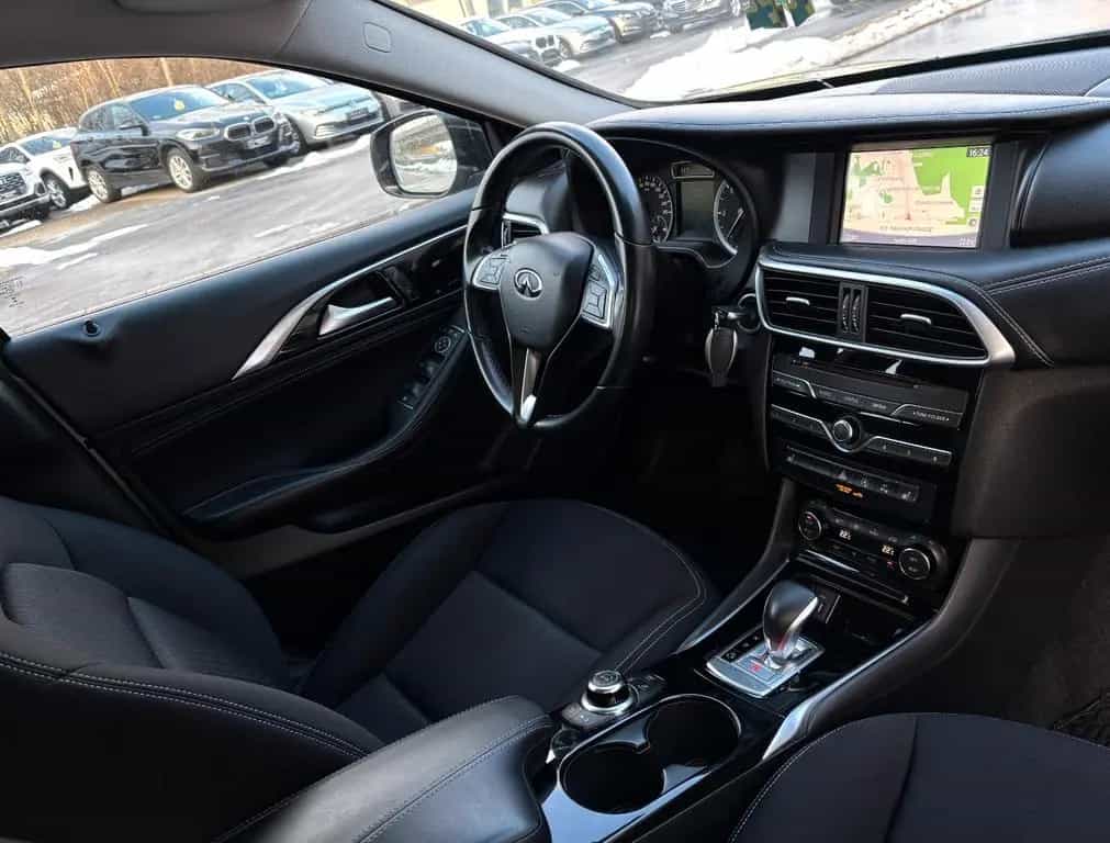 Infiniti Q30 1.5d FWD Sport 06/2016-photo-4