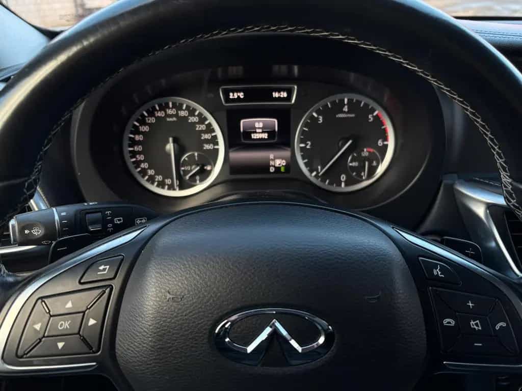 Infiniti Q30 1.5d FWD Sport 06/2016-photo-5