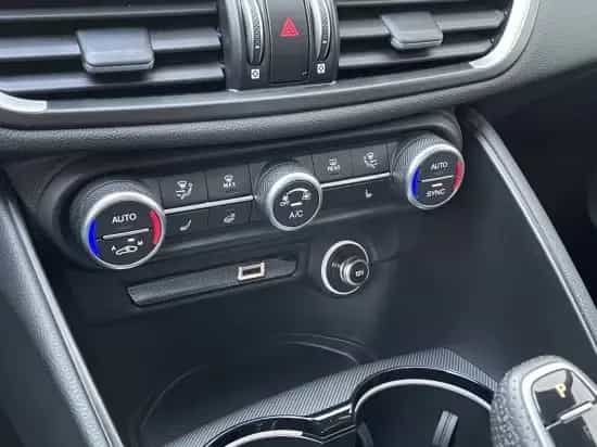 Alfa Romeo Giulia 2.2 JTDM Veloce Q4 TotwAss ACC Shz Nav Ca 02/2023-photo-14