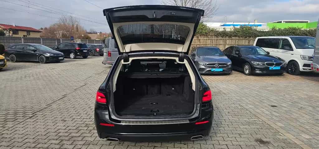 BMW 5 Series 09/2022-photo-12