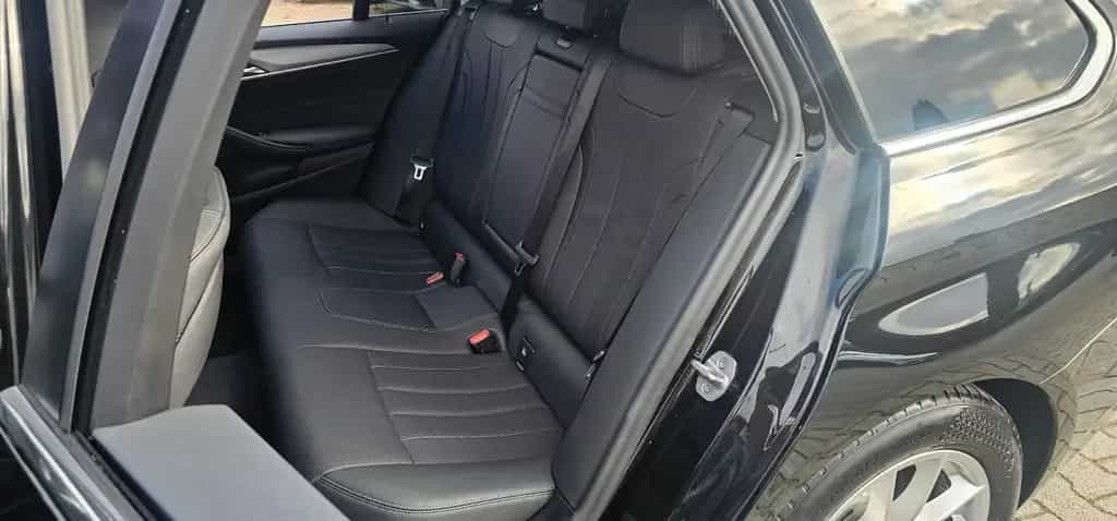 BMW 5 Series 09/2022-photo-16