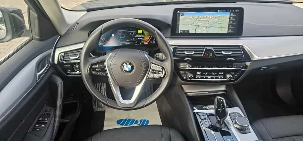 BMW 5 Series 09/2022-photo-23