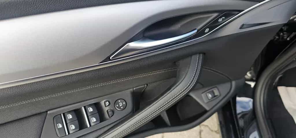 BMW 5 Series 09/2022-photo-25