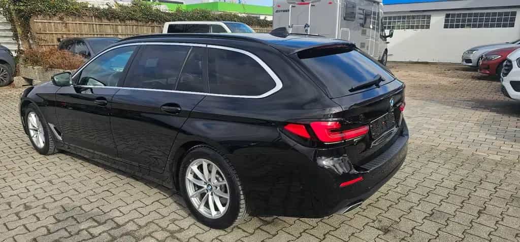 BMW 5 Series 09/2022-photo-3