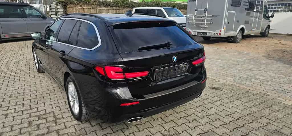 BMW 5 Series 09/2022-photo-4