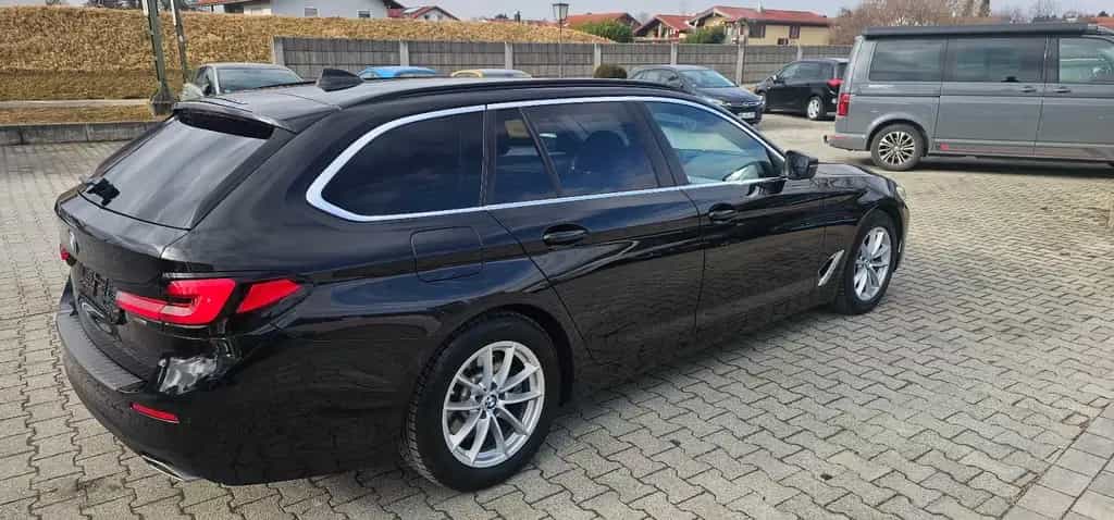 BMW 5 Series 09/2022-photo-6