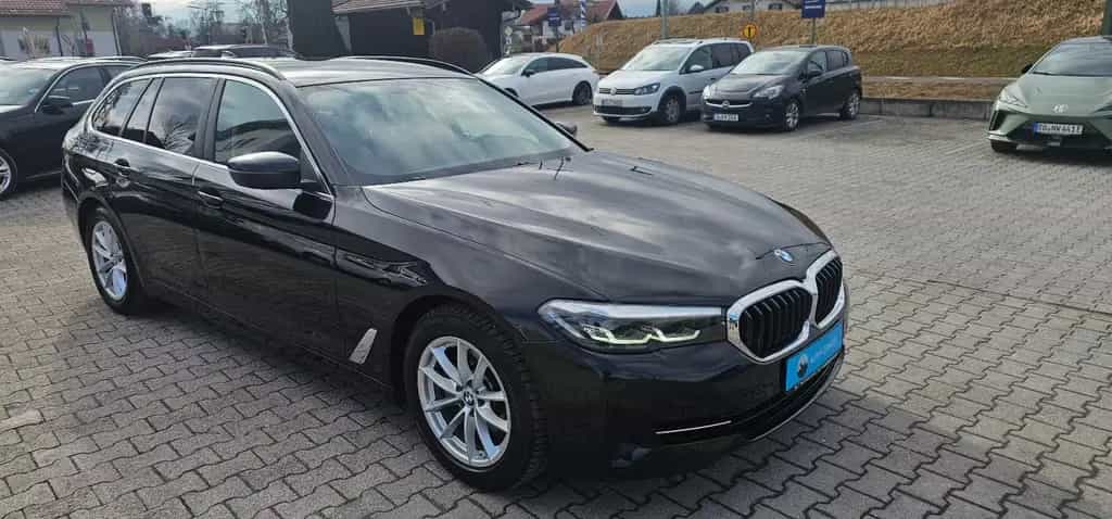 BMW 5 Series 09/2022-photo-8