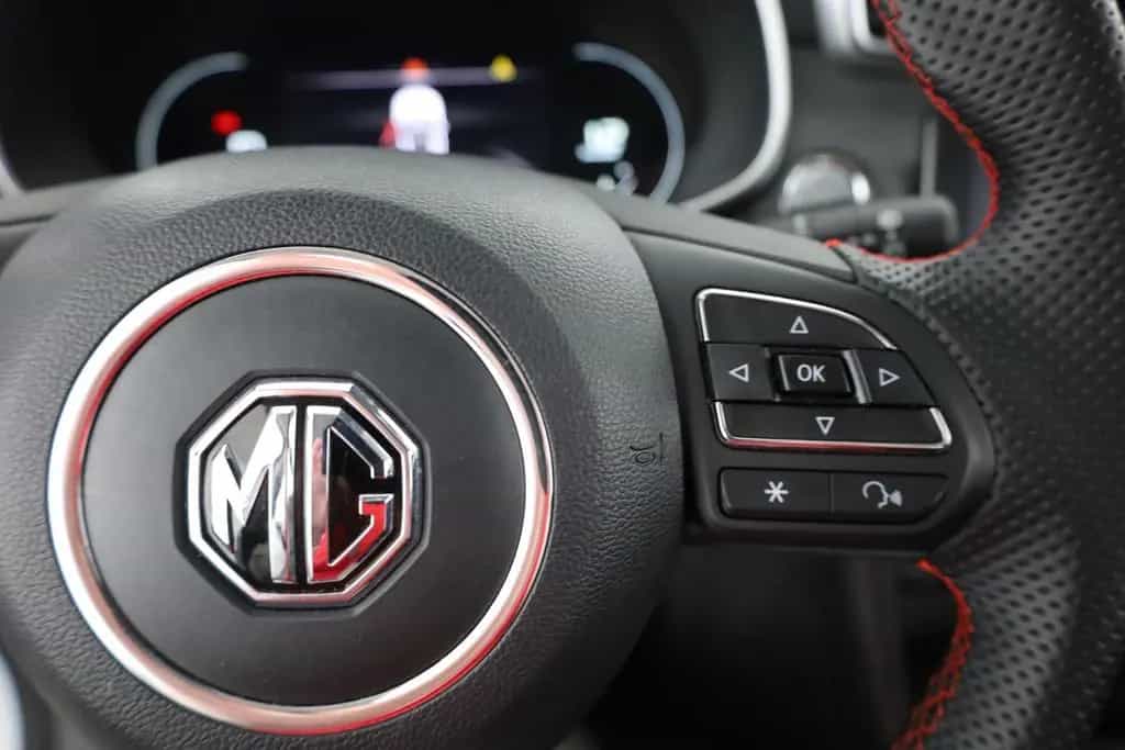 MG ZS 1.0 T-GDI Luxury Aut. LED Navi 360° Sitzheizu 03/2024-photo-16
