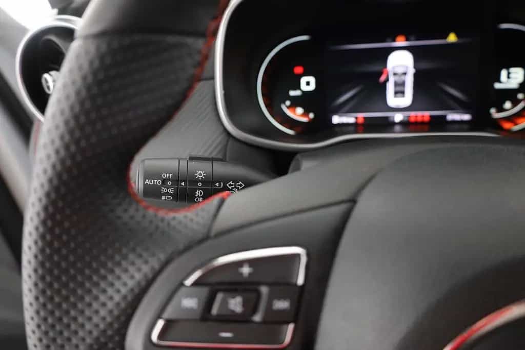 MG ZS 1.0 T-GDI Luxury Aut. LED Navi 360° Sitzheizu 03/2024-photo-17