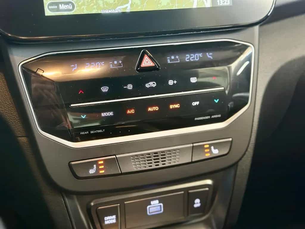Ssangyong Tivoli Blackline 1,5P+AT+Navi+Kamera-LAGERWAGEN- 11/2024-photo-18