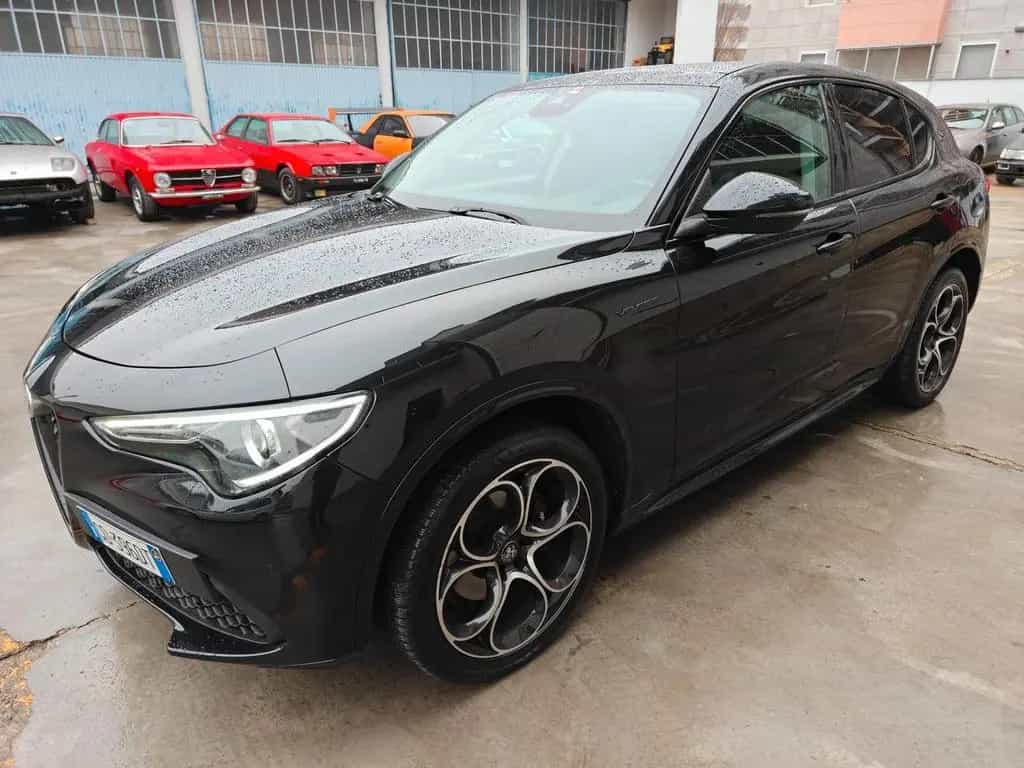 Alfa Romeo Stelvio Q4 Veloce total black 12/2020-photo-1