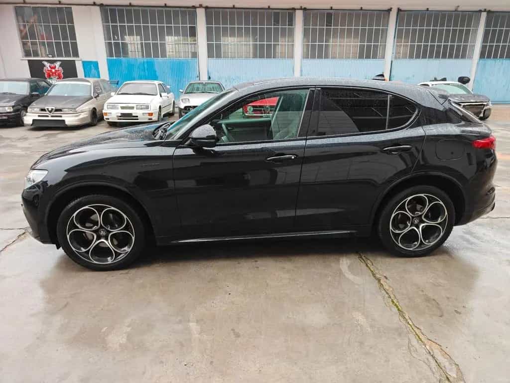 Alfa Romeo Stelvio Q4 Veloce total black 12/2020-photo-2