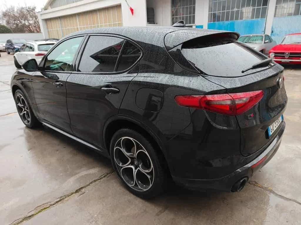 Alfa Romeo Stelvio Q4 Veloce total black 12/2020-photo-3