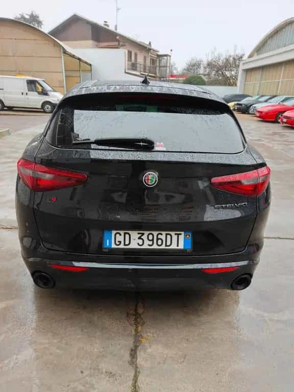 Alfa Romeo Stelvio Q4 Veloce total black 12/2020-photo-4