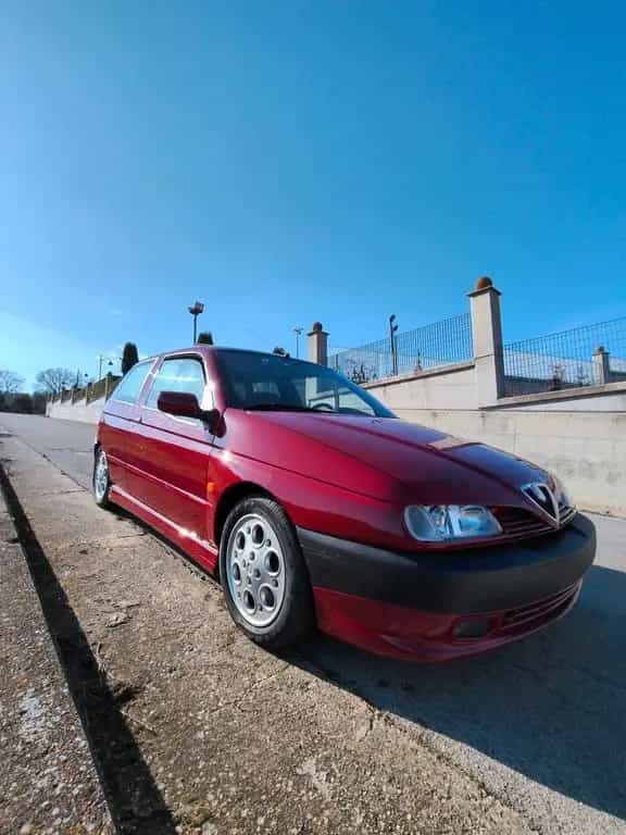 Alfa Romeo 145 2.0i 16V Twin Spark cat Quadrifog 02/1996-photo-2