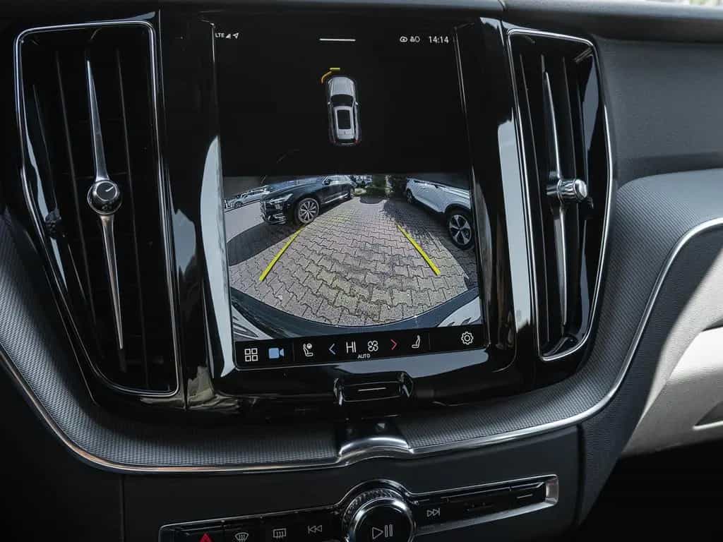 Volvo XC60 R Design 2WD Leder Digitales Cockpit Memory 07/2022-photo-11