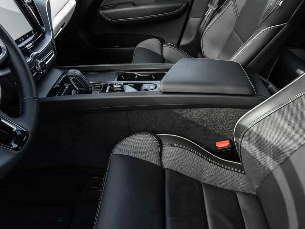 Volvo XC60 R Design 2WD Leder Digitales Cockpit Memory 07/2022-photo-13