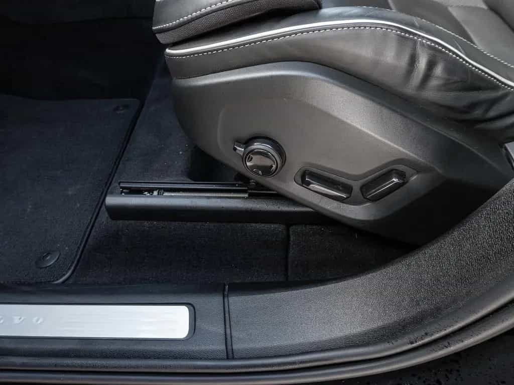 Volvo XC60 R Design 2WD Leder Digitales Cockpit Memory 07/2022-photo-14
