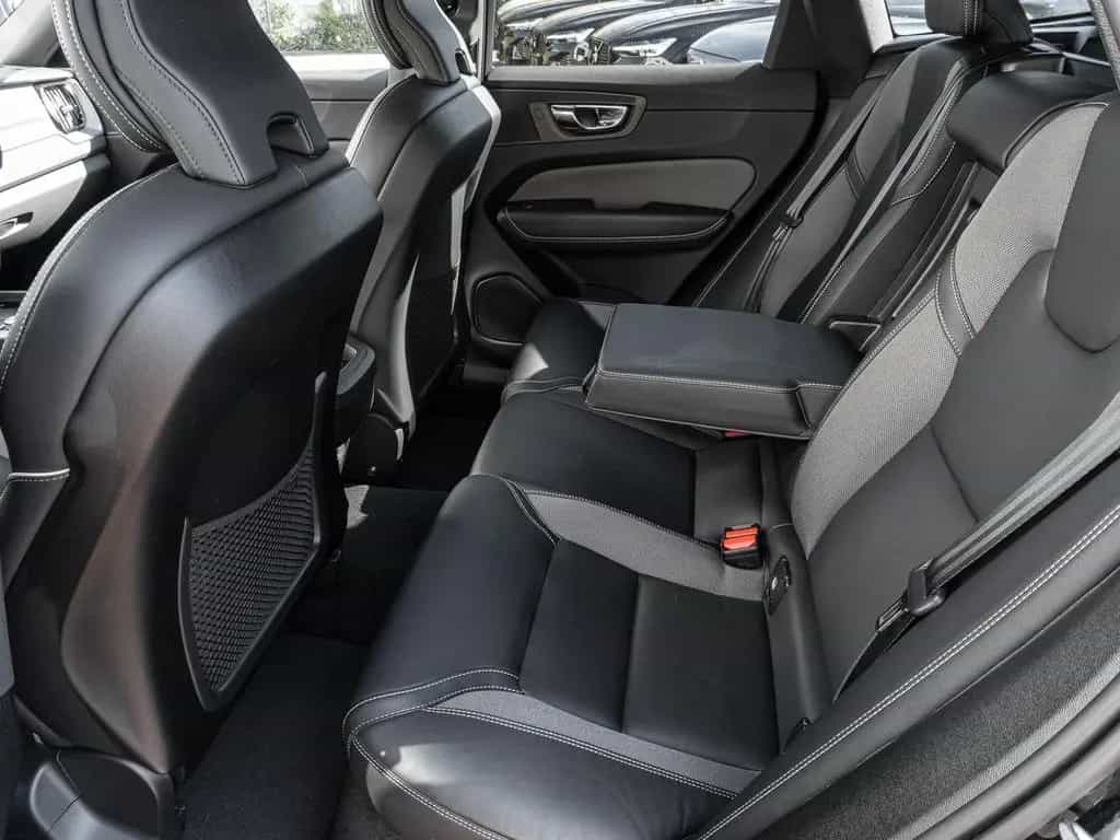 Volvo XC60 R Design 2WD Leder Digitales Cockpit Memory 07/2022-photo-15