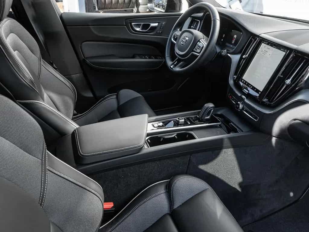 Volvo XC60 R Design 2WD Leder Digitales Cockpit Memory 07/2022-photo-6