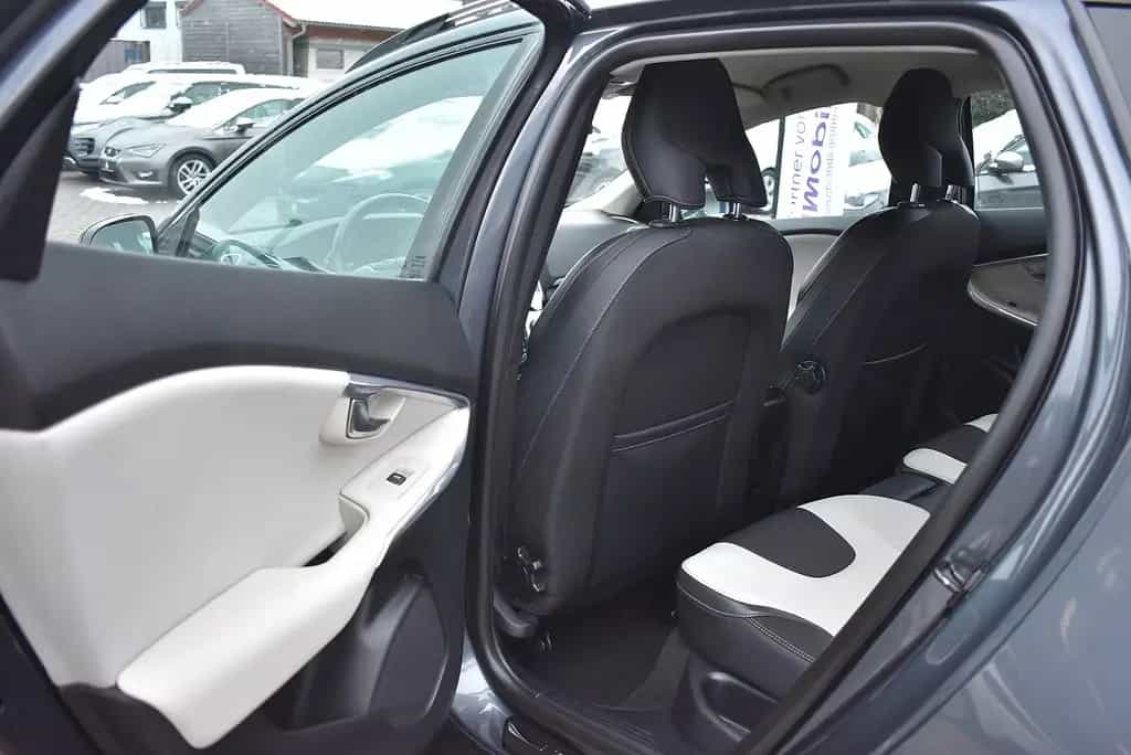 Volvo V40 Cross Country Momentum AWD 01/2013-photo-23