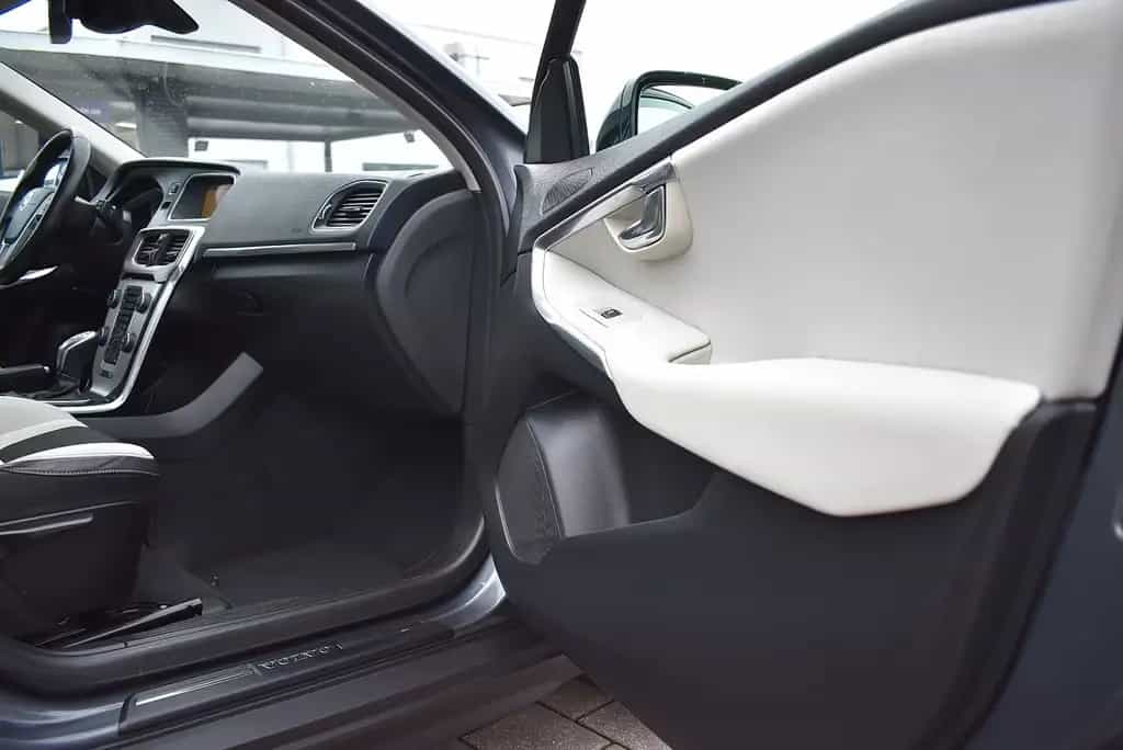 Volvo V40 Cross Country Momentum AWD 01/2013-photo-28