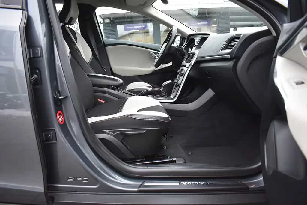Volvo V40 Cross Country Momentum AWD 01/2013-photo-29