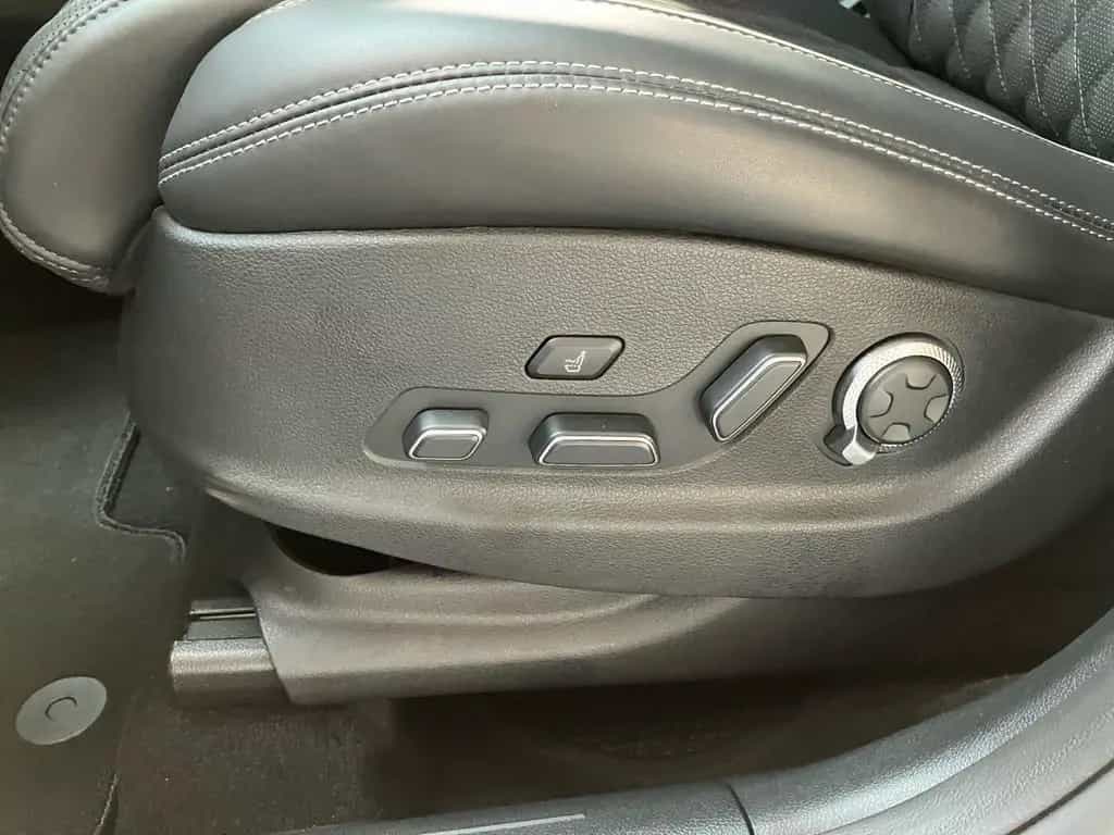 Genesis GV70 2,2L Diesel AWD Sport Mattlack vom Genesis 11/2024-photo-11
