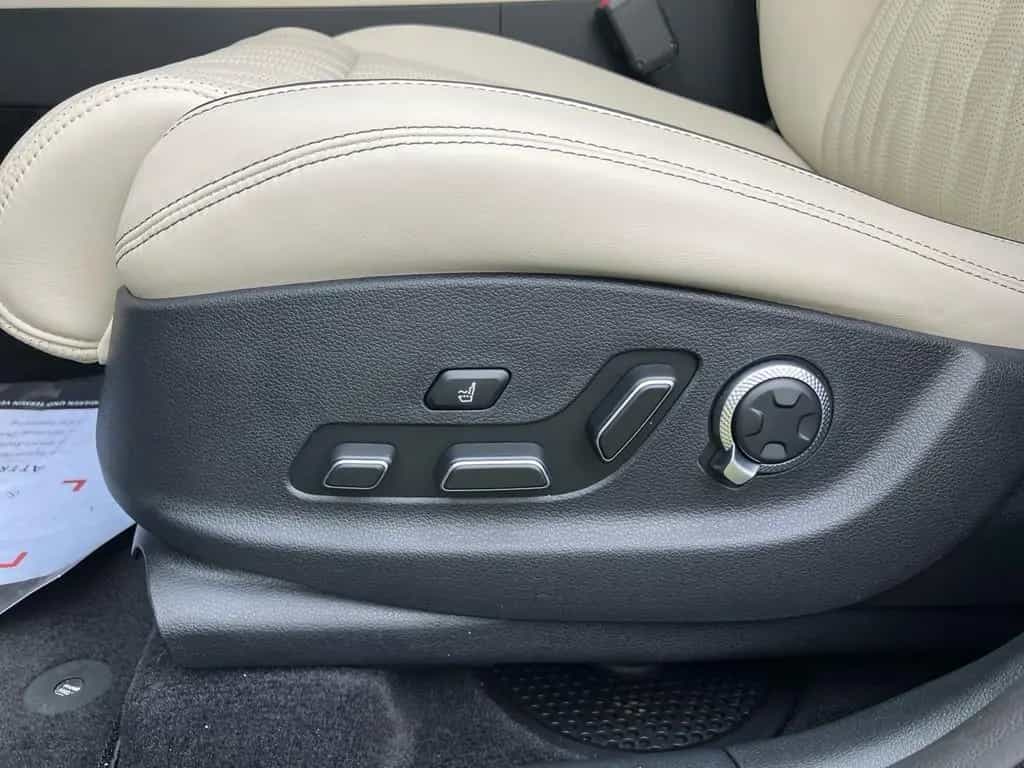 Genesis GV70 2,2L Diesel AWD Luxury vom Genesis Vertrags 11/2024-photo-12